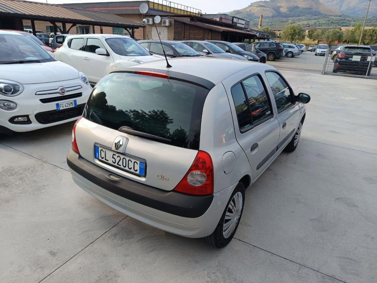 Renault Clio 1.2 16V cat 5 porte Confort Authentique (7)