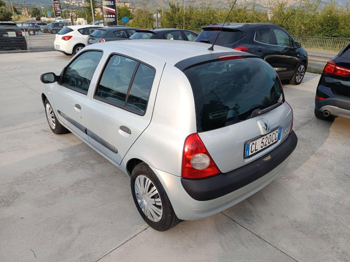 Renault Clio 1.2 16V cat 5 porte Confort Authentique (9)