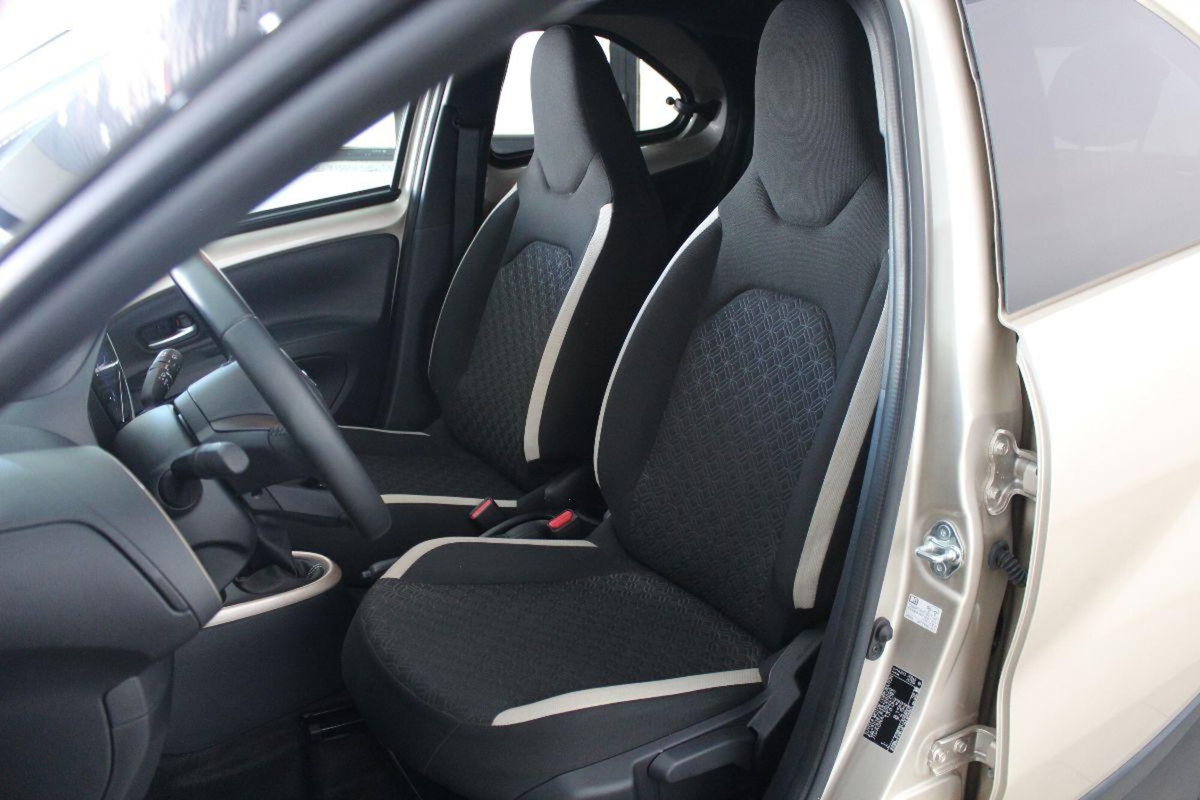 Toyota Aygo X 1.0 VVT-i 72 CV 5p. Undercover S-CVT (11)