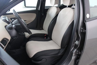 Lancia Ypsilon 0.9 TwinAir 85 CV 5 porte Metano Ecochic Gold (11)