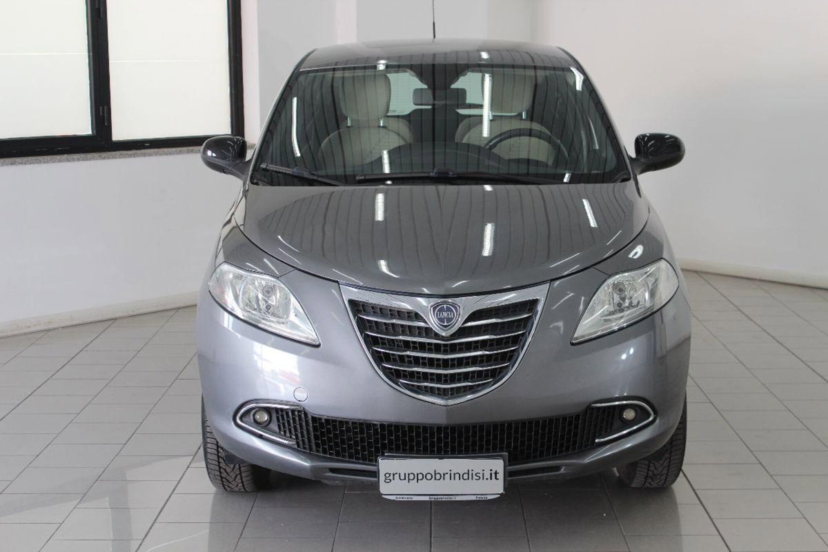 Lancia Ypsilon 0.9 TwinAir 85 CV 5 porte Metano Ecochic Gold (2)