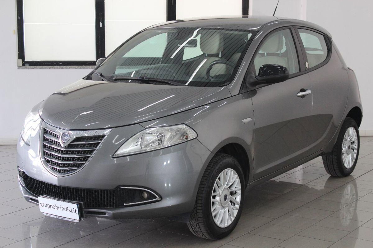 Lancia Ypsilon 0.9 TwinAir 85 CV 5 porte Metano Ecochic Gold (3)