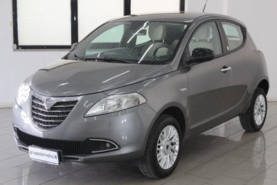 Lancia Ypsilon 0.9 TwinAir 85 CV 5 porte Metano Ecochic Gold (3)