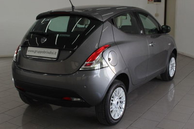 Lancia Ypsilon 0.9 TwinAir 85 CV 5 porte Metano Ecochic Gold (4)