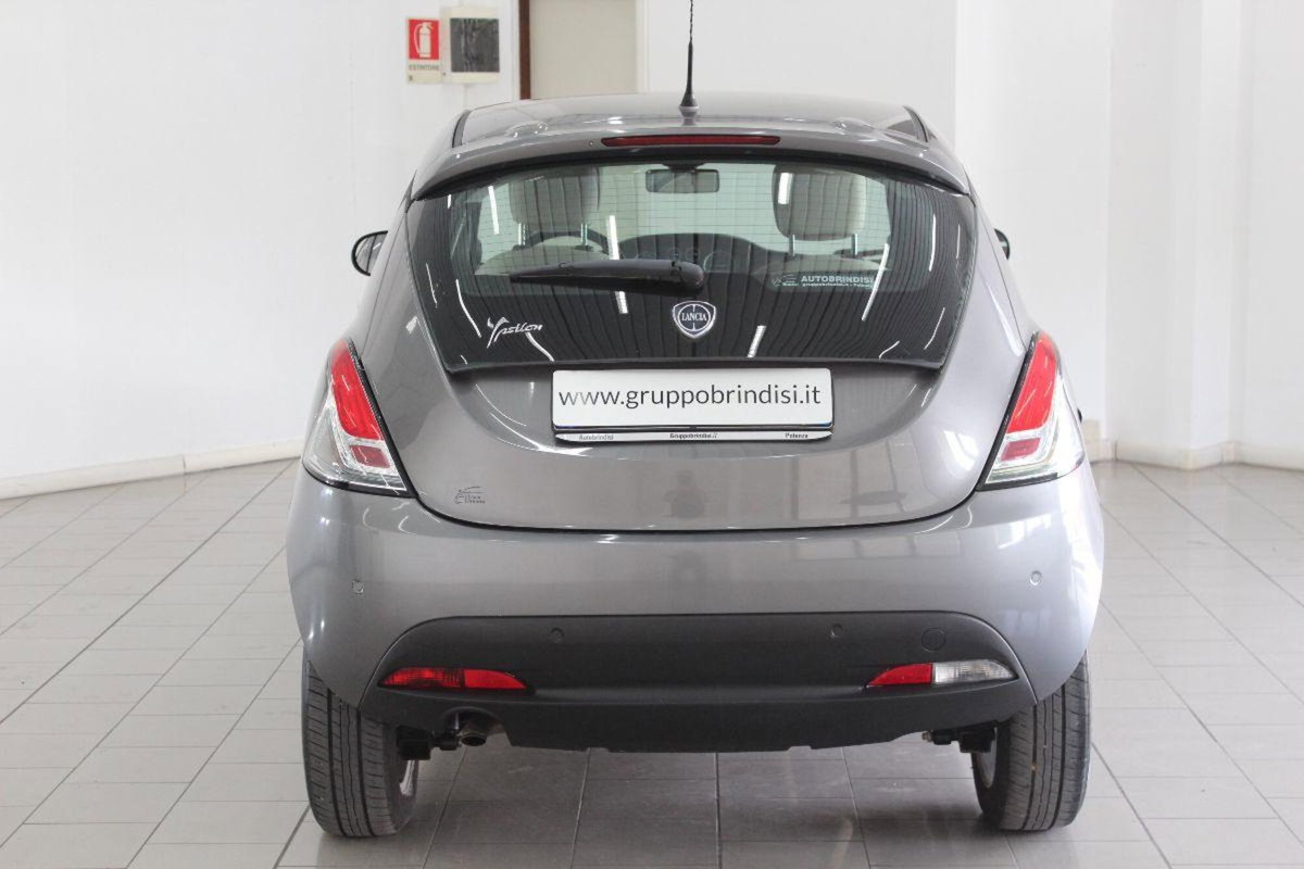 Lancia Ypsilon 0.9 TwinAir 85 CV 5 porte Metano Ecochic Gold (5)