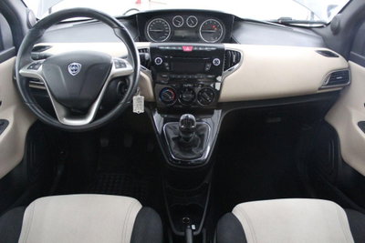 Lancia Ypsilon 0.9 TwinAir 85 CV 5 porte Metano Ecochic Gold (7)