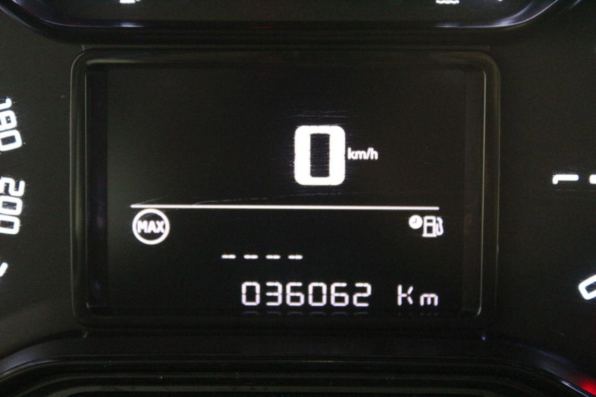 Citroen C3 BlueHDi 100 S&S C-Series (10)
