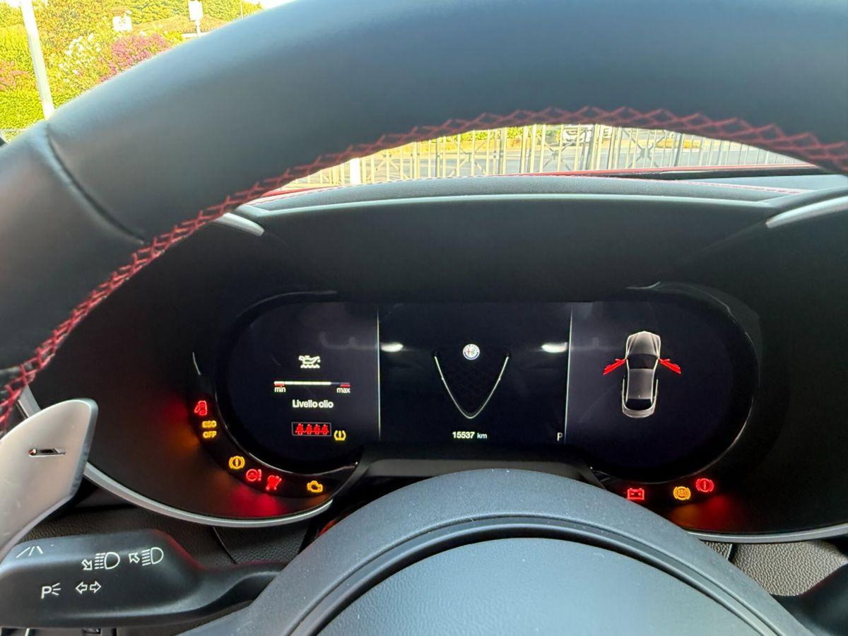 Alfa Romeo Giulia 2.0 Turbo 280 CV AT8 AWD Q4 Estrema (10)