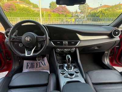 Alfa Romeo Giulia 2.0 Turbo 280 CV AT8 AWD Q4 Estrema (11)