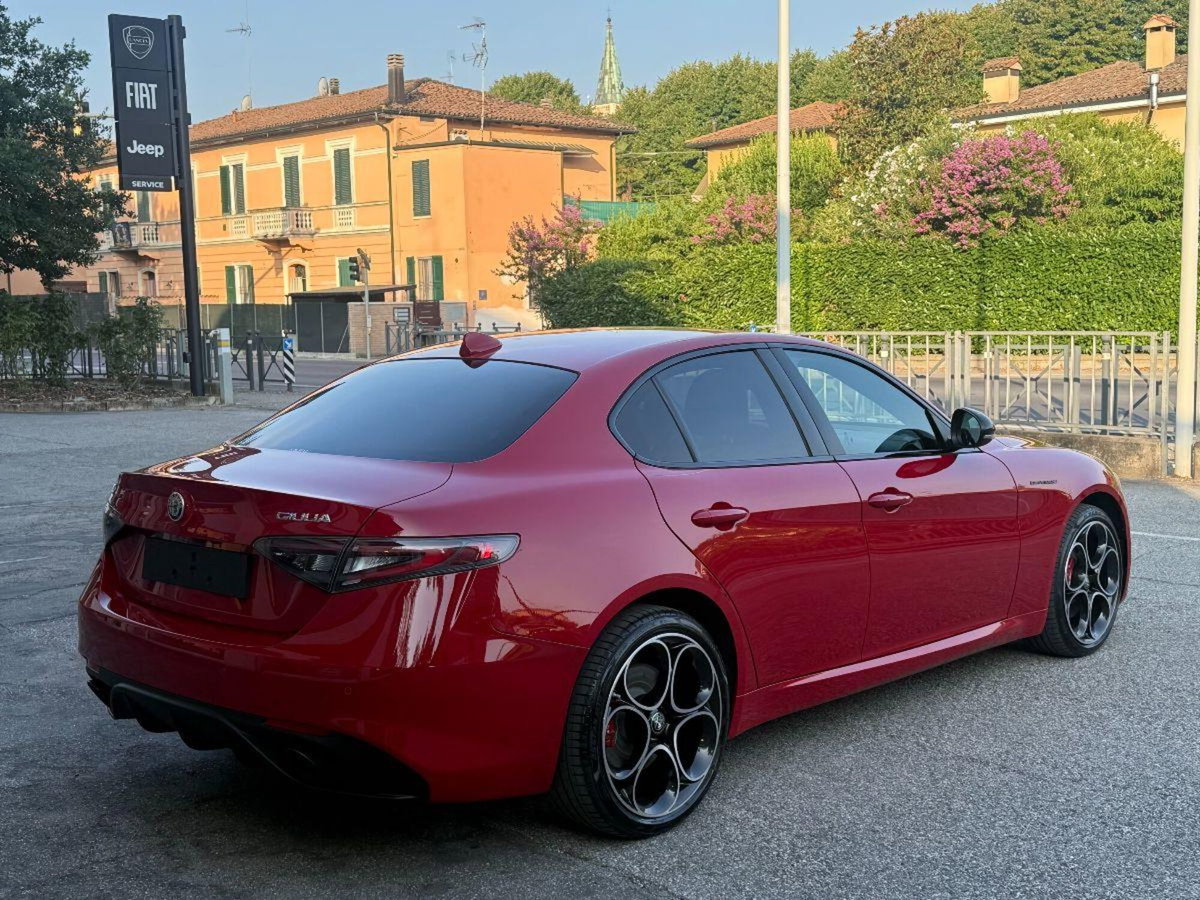 Alfa Romeo Giulia 2.0 Turbo 280 CV AT8 AWD Q4 Estrema (4)