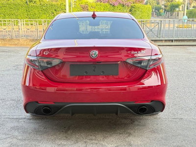 Alfa Romeo Giulia 2.0 Turbo 280 CV AT8 AWD Q4 Estrema (5)