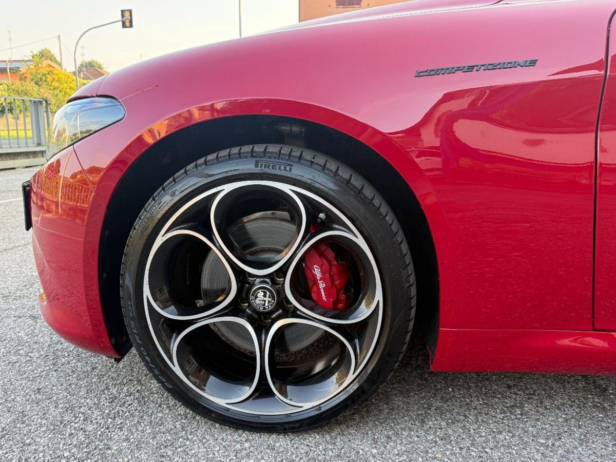 Alfa Romeo Giulia 2.0 Turbo 280 CV AT8 AWD Q4 Estrema (6)