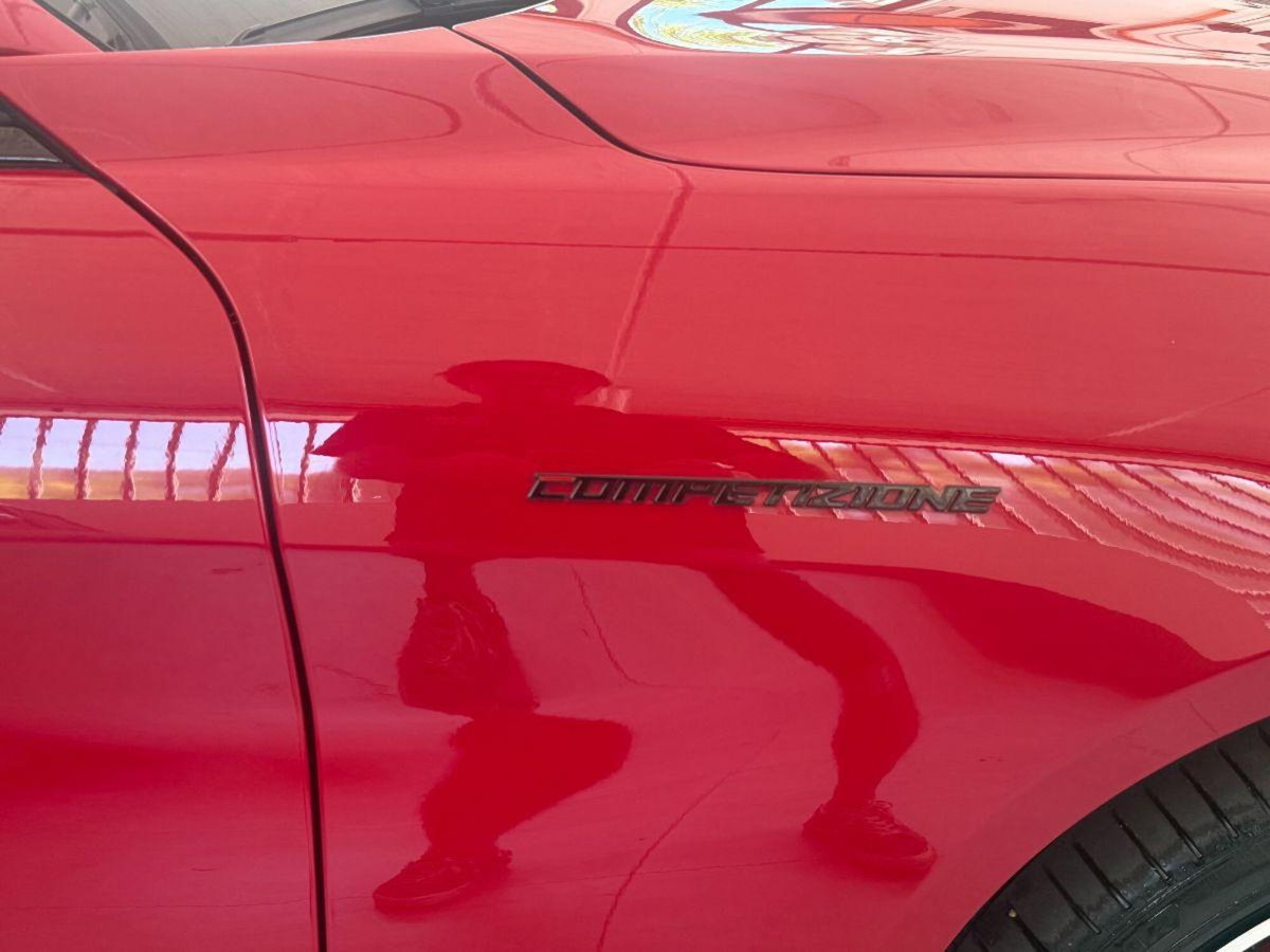 Alfa Romeo Giulia 2.0 Turbo 280 CV AT8 AWD Q4 Estrema (7)