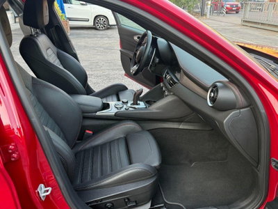 Alfa Romeo Giulia 2.0 Turbo 280 CV AT8 AWD Q4 Estrema (8)