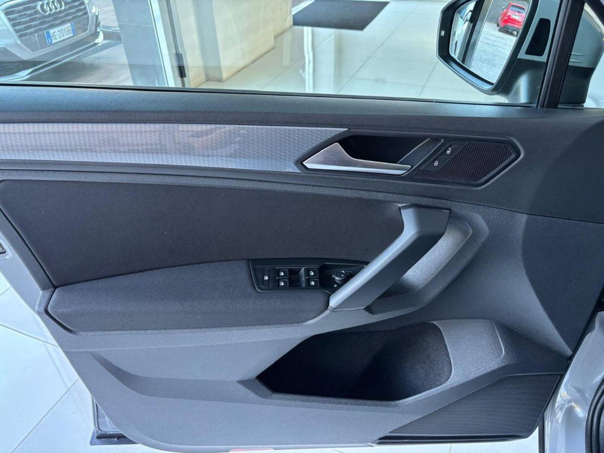 Volkswagen Tiguan 2.0 tdi Life 150cv dsg (8)