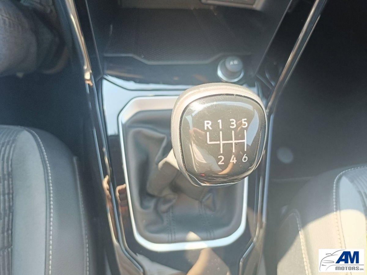 Volkswagen T-Roc 2.0 tdi R-Line 115cv (18)