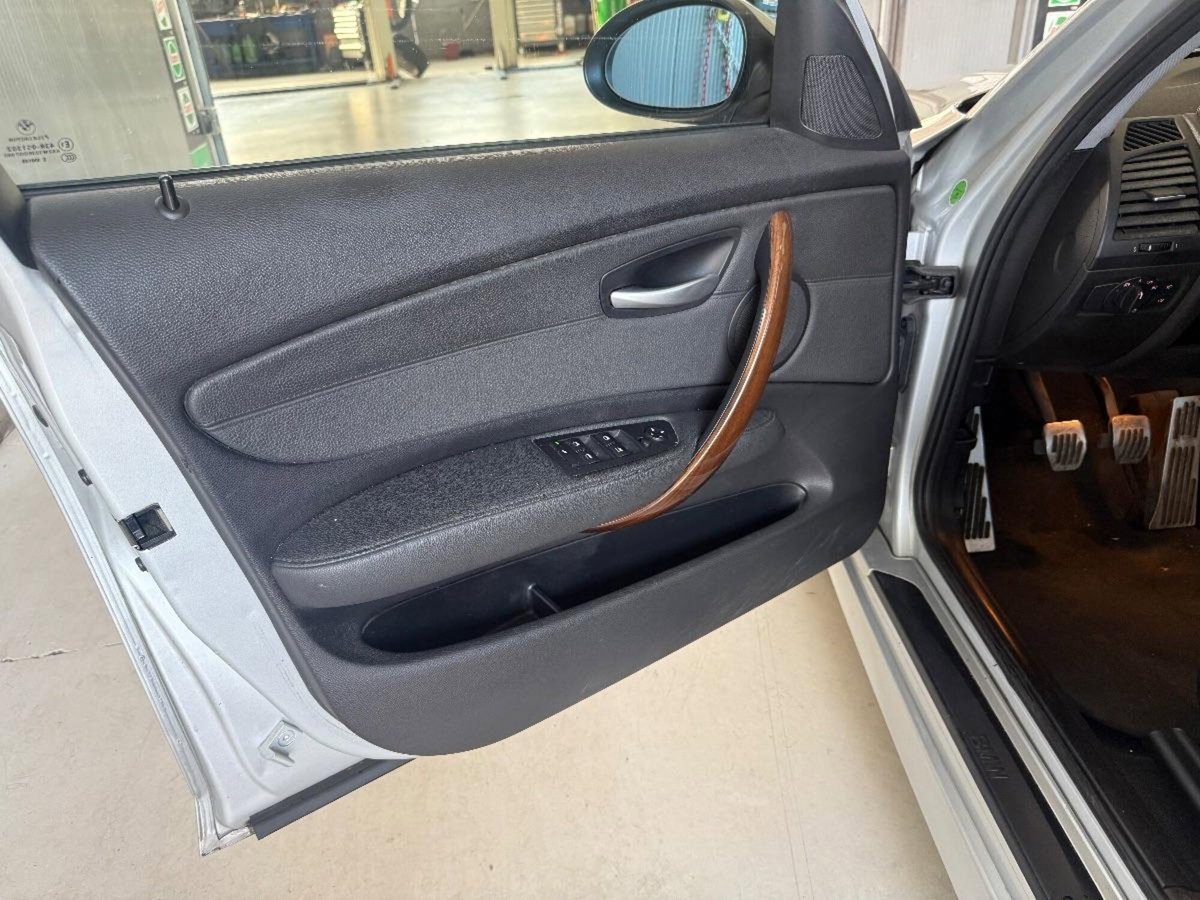 BMW Serie 1 116i cat 5 porte Futura (13)