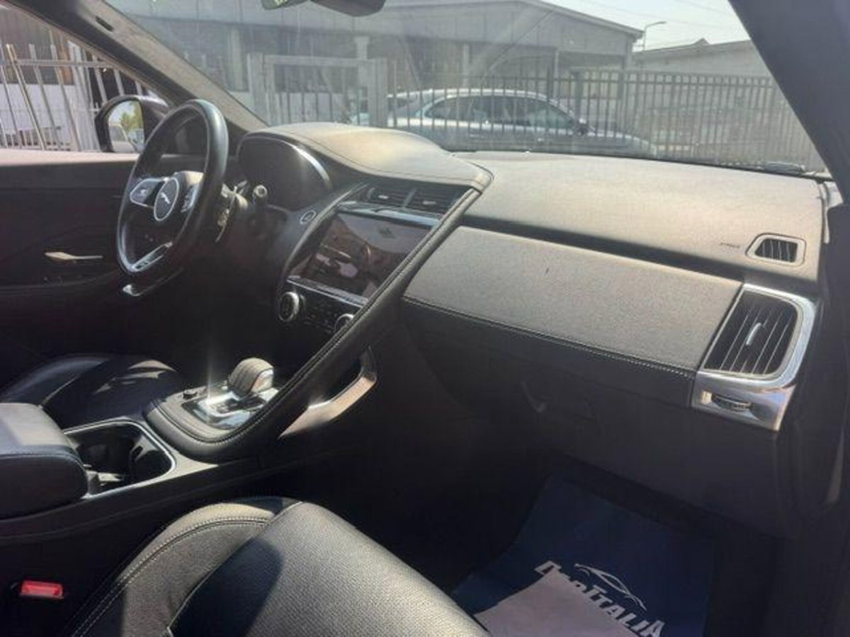 Jaguar E-Pace 2.0D I4 163 CV AWD Auto R-Dynamic Black (16)