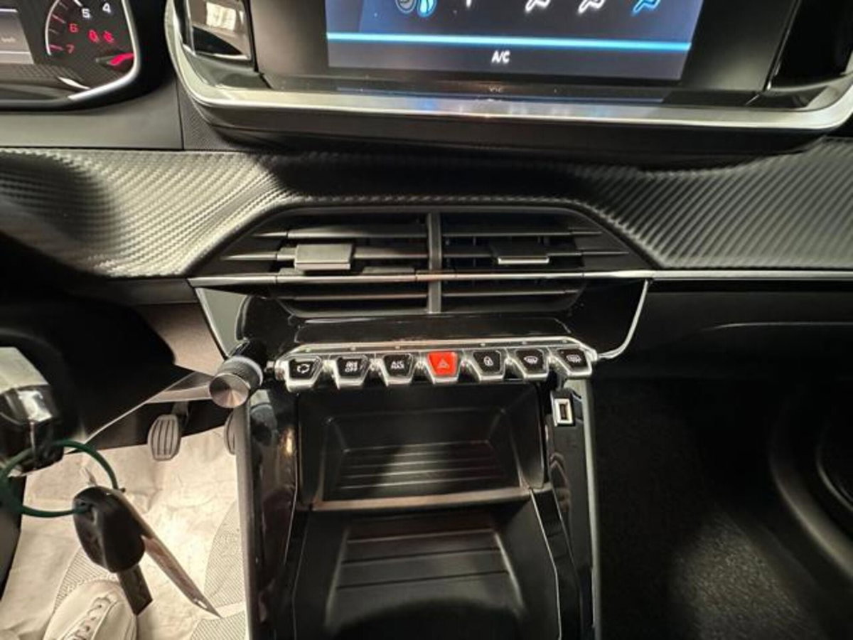 Peugeot 208 1.2 puretech Active s&s 100cv (7)