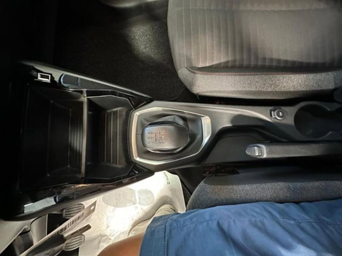 Peugeot 208 1.2 puretech Active s&s 100cv (8)