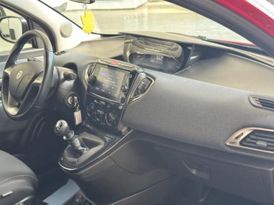 Lancia Ypsilon 1.0 FireFly 5 porte S&S Hybrid Ecochic Gold (11)