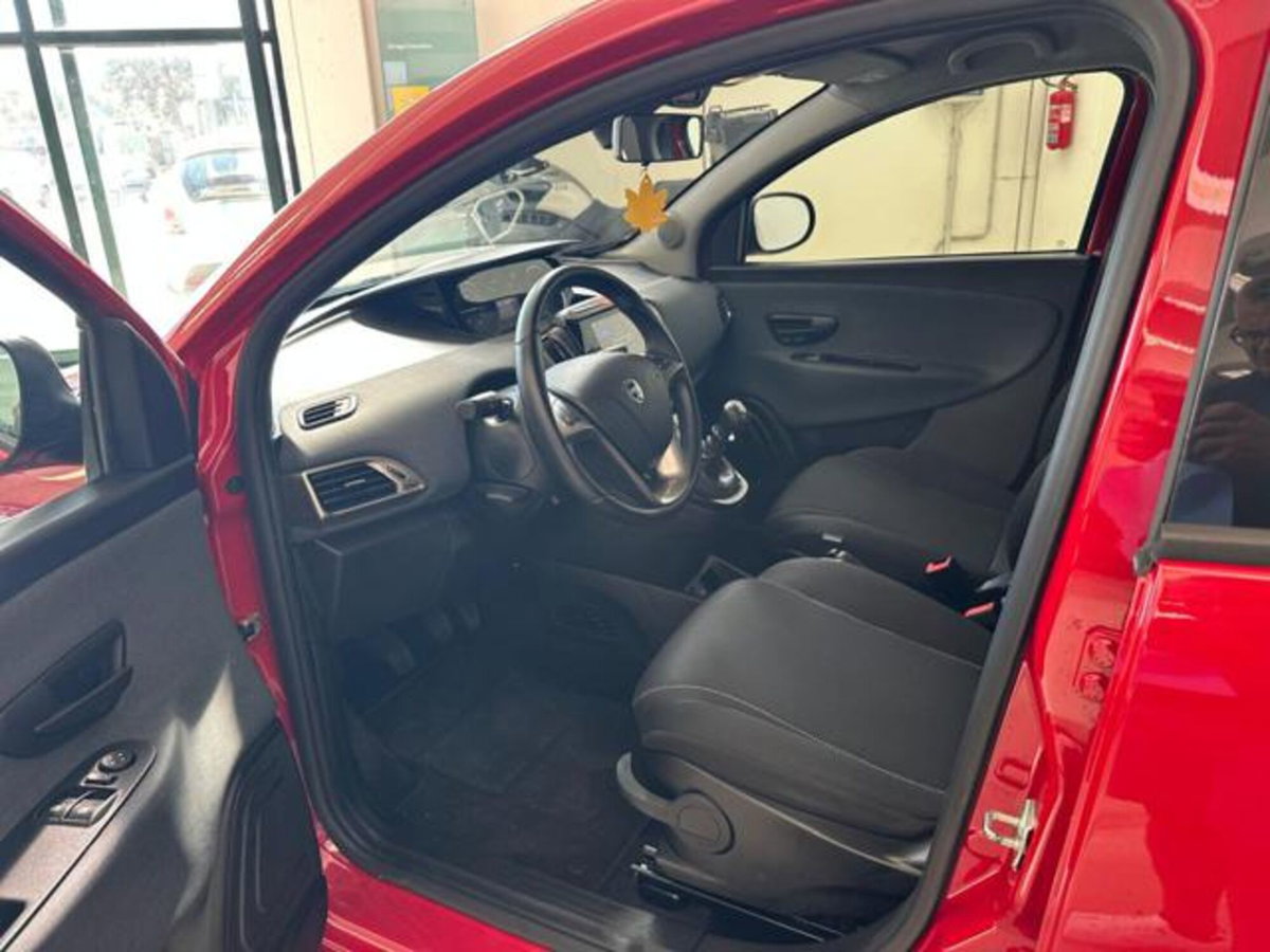 Lancia Ypsilon 1.0 FireFly 5 porte S&S Hybrid Ecochic Gold (13)