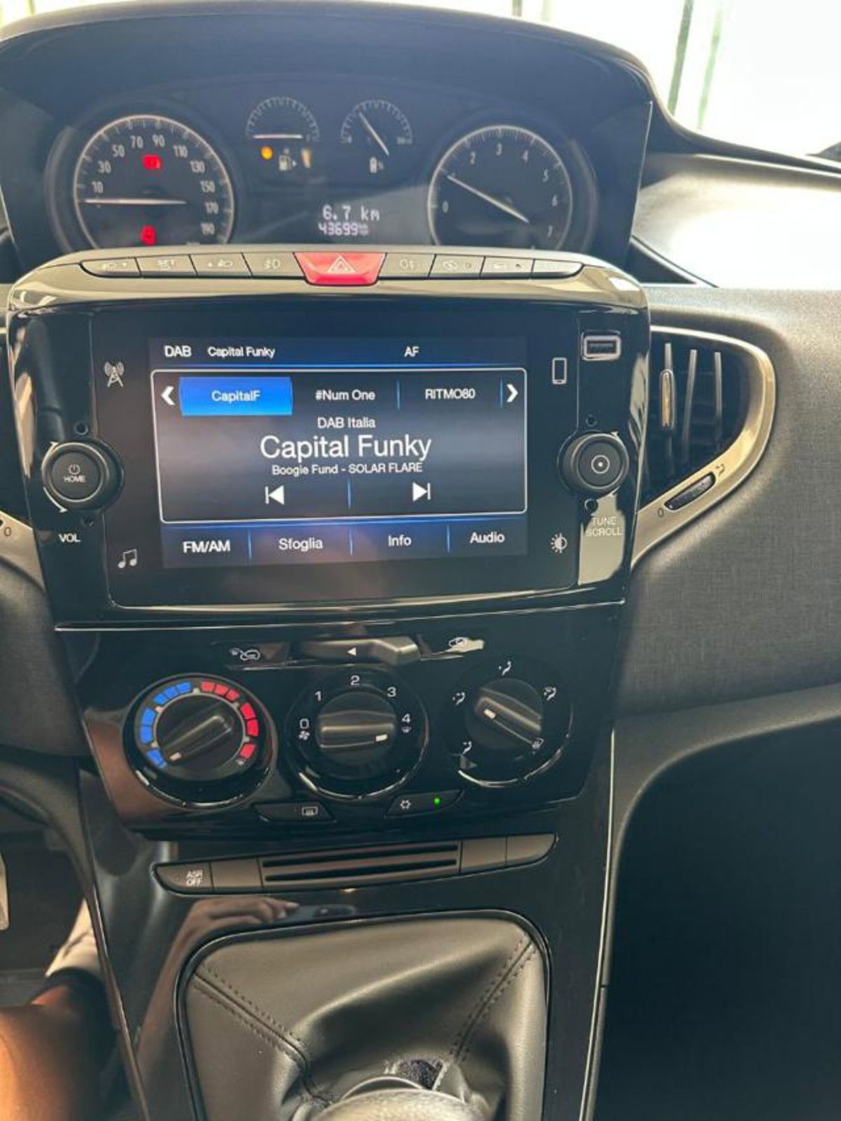 Lancia Ypsilon 1.0 FireFly 5 porte S&S Hybrid Ecochic Gold (18)