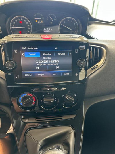 Lancia Ypsilon 1.0 FireFly 5 porte S&S Hybrid Ecochic Gold (18)