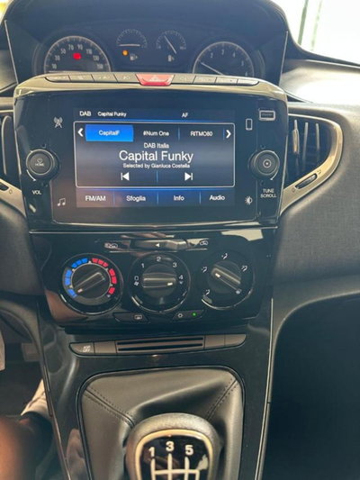 Lancia Ypsilon 1.0 FireFly 5 porte S&S Hybrid Ecochic Gold (20)