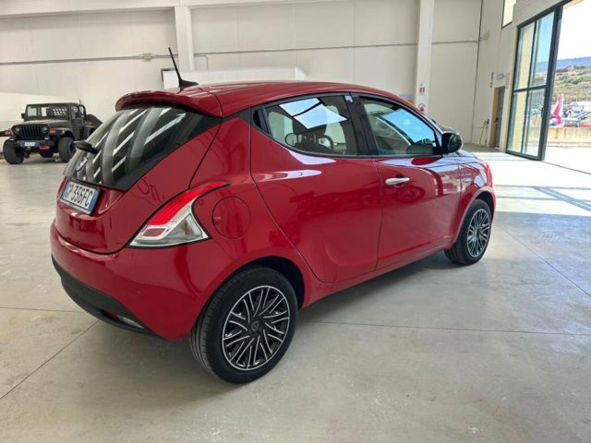 Lancia Ypsilon 1.0 FireFly 5 porte S&S Hybrid Ecochic Gold (7)