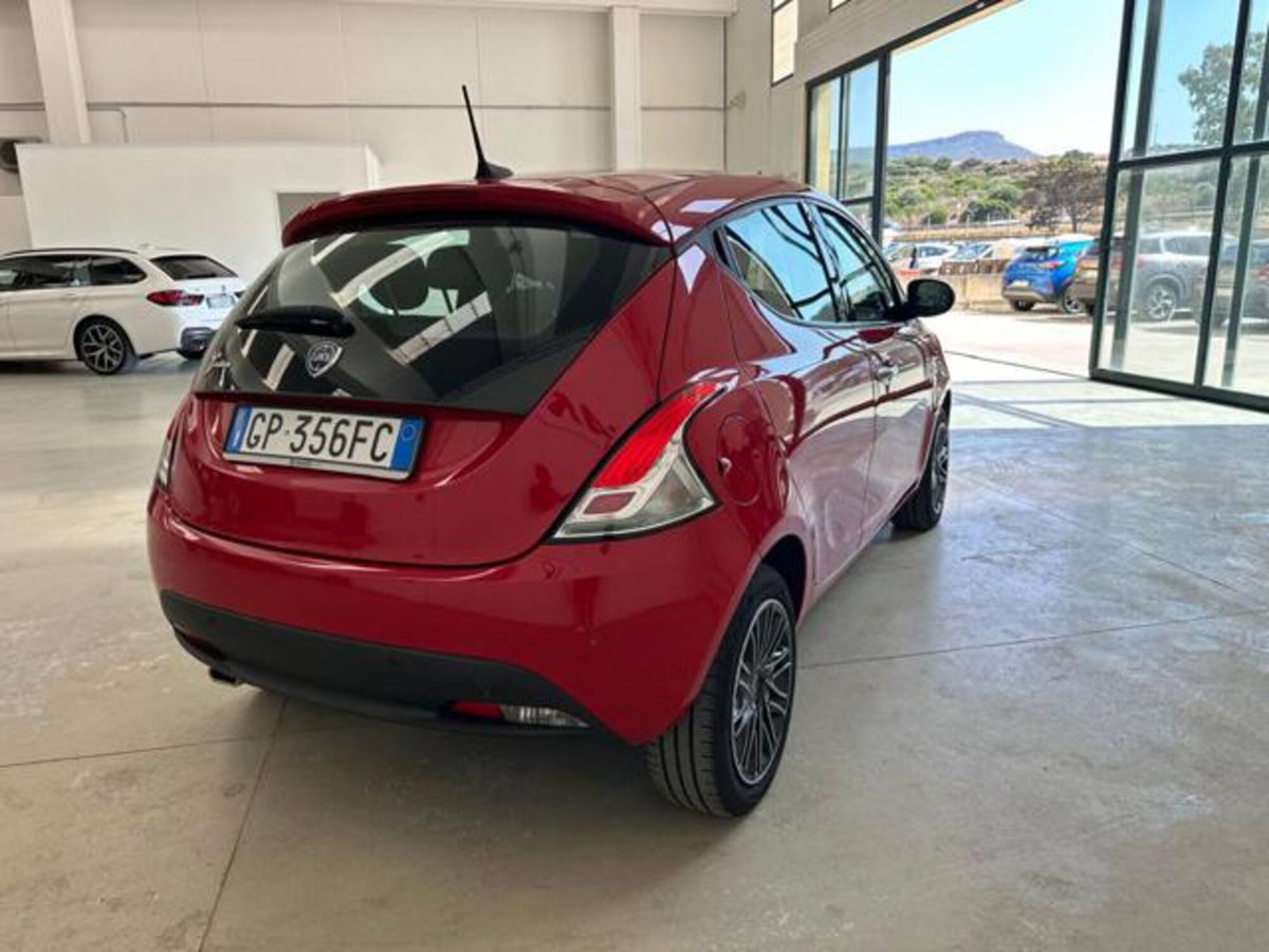 Lancia Ypsilon 1.0 FireFly 5 porte S&S Hybrid Ecochic Gold (8)