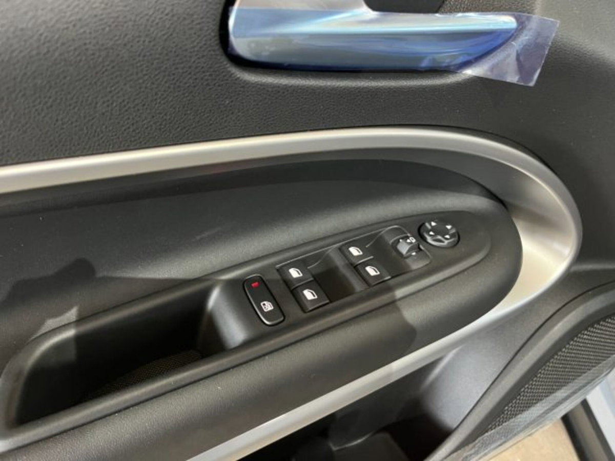 Jeep Avenger 1.2 turbo e-hybrid mhev Summit fwd 110cv edct6 (12)