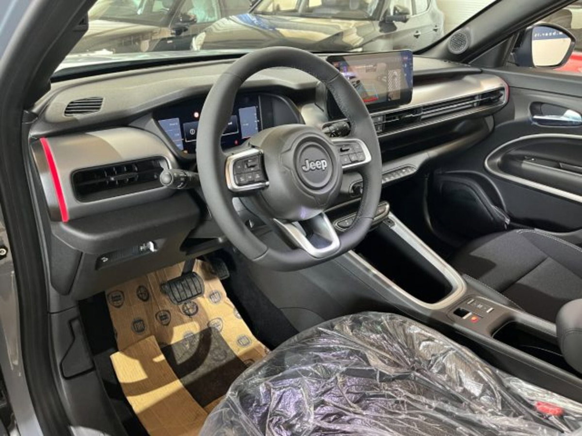 Jeep Avenger 1.2 turbo e-hybrid mhev Summit fwd 110cv edct6 (9)