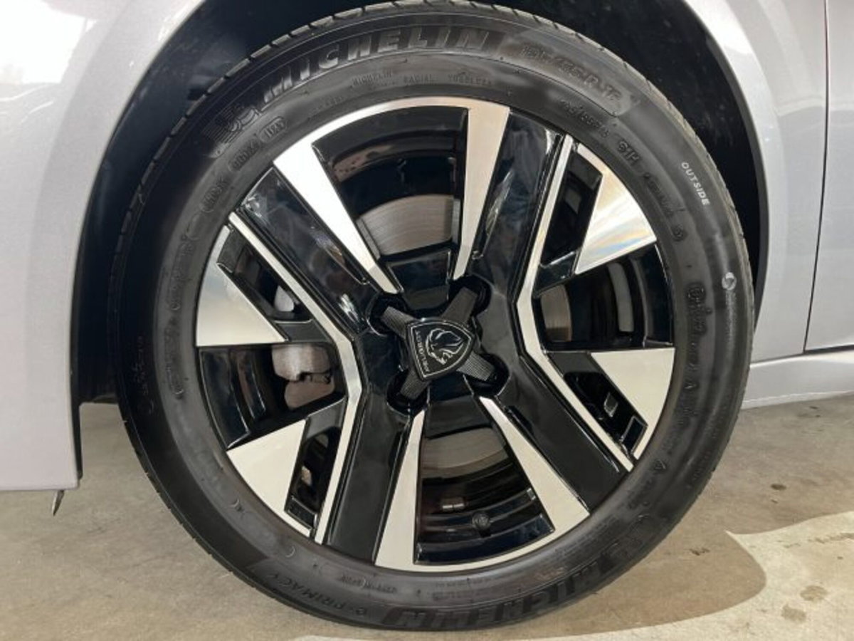 Peugeot 208 1.2 puretech Active s&s 100cv (9)