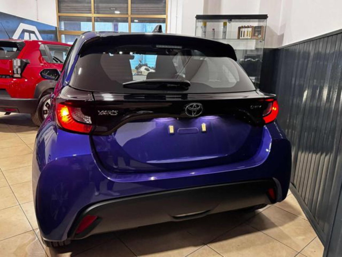 Toyota Yaris Cross 1.5 Hybrid 5p. E-CVT Premiere (3)