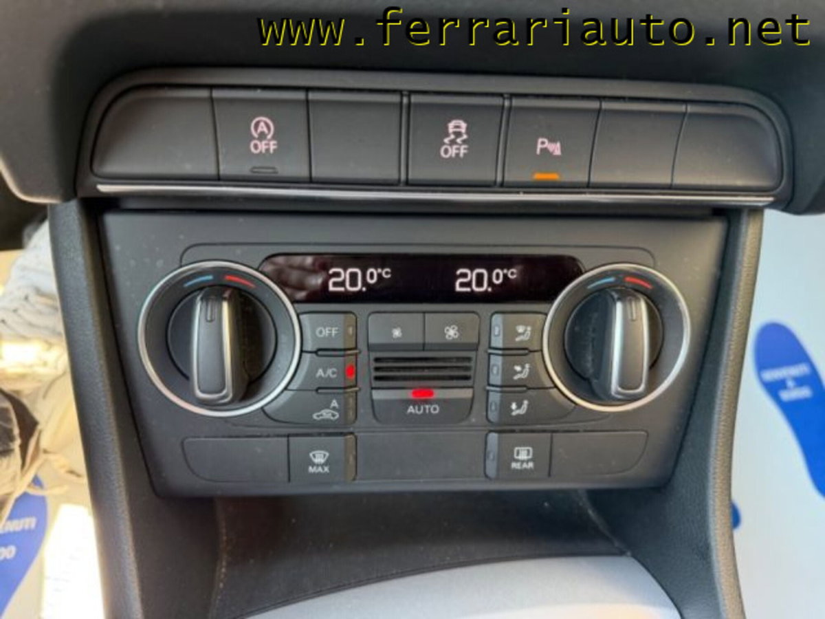 Audi Q3 2.0 TDI 120 CV Business (12)