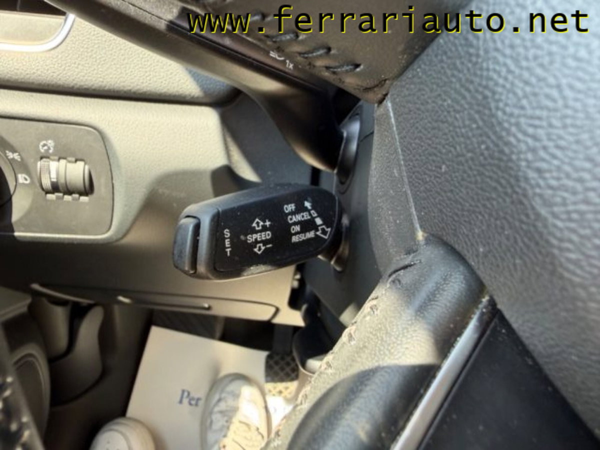 Audi Q3 2.0 TDI 120 CV Business (19)