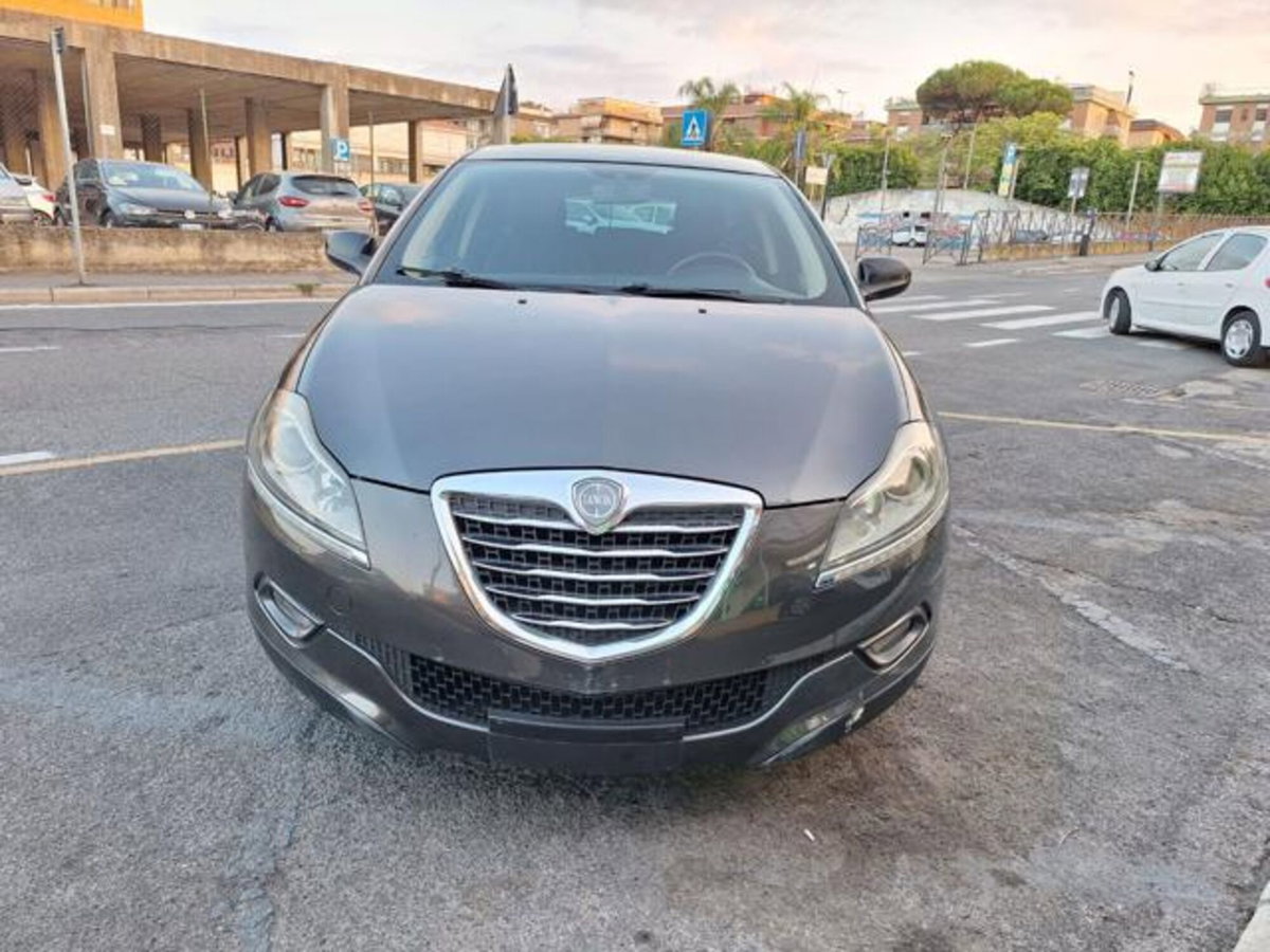 Lancia Delta 1.6 MJT DPF Gold (2)