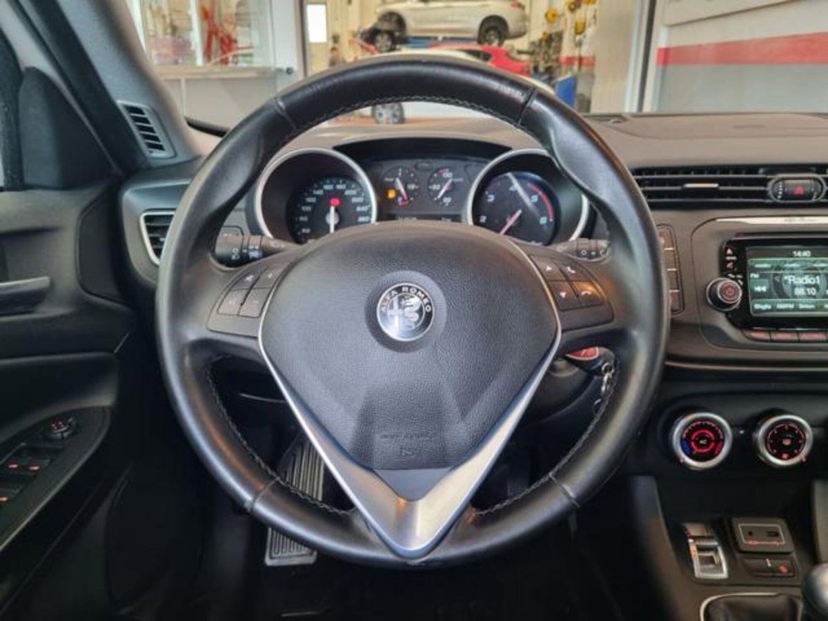 Alfa Romeo Giulietta 1.6 JTDm Giulietta 120cv (9)