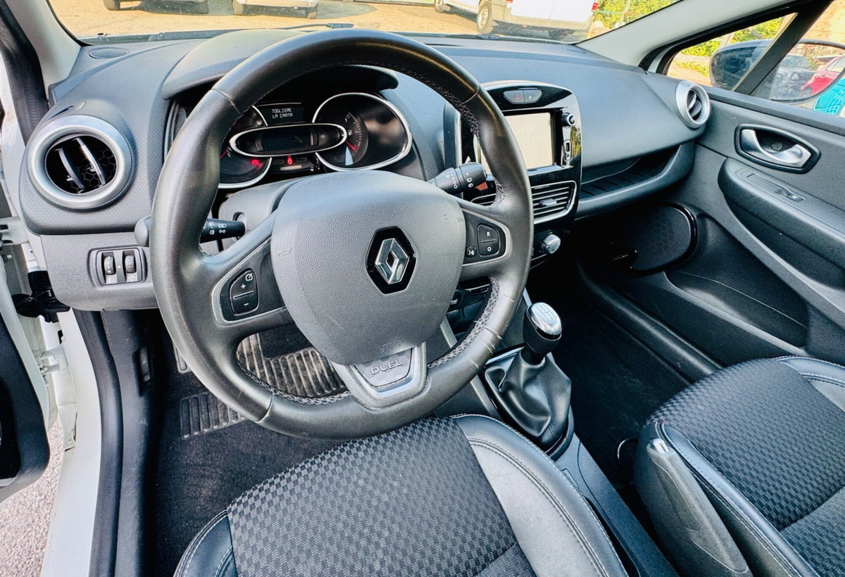 Renault Clio dCi 8V 75 CV 5 porte Moschino Intens (13)