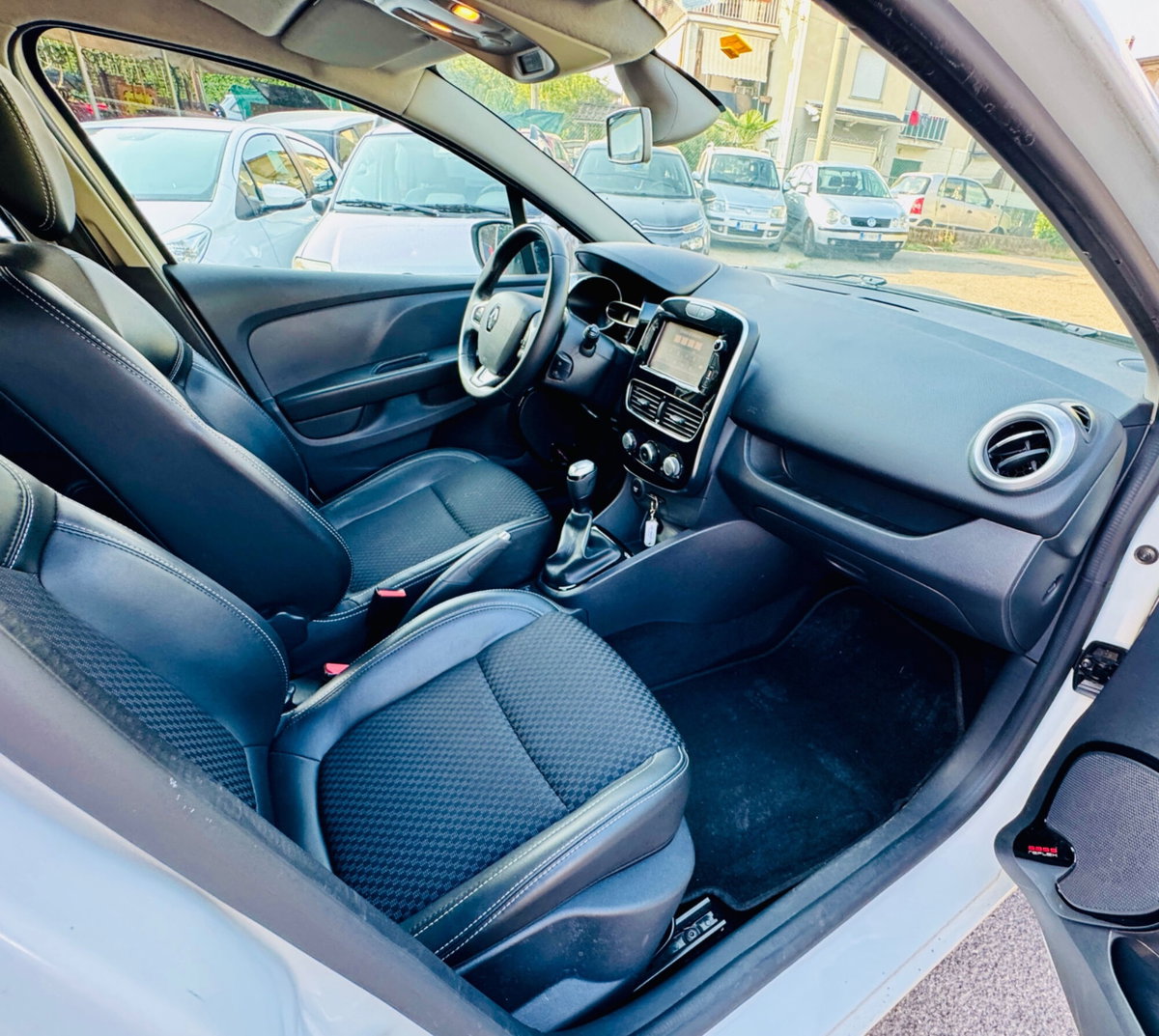 Renault Clio dCi 8V 75 CV 5 porte Moschino Intens (15)