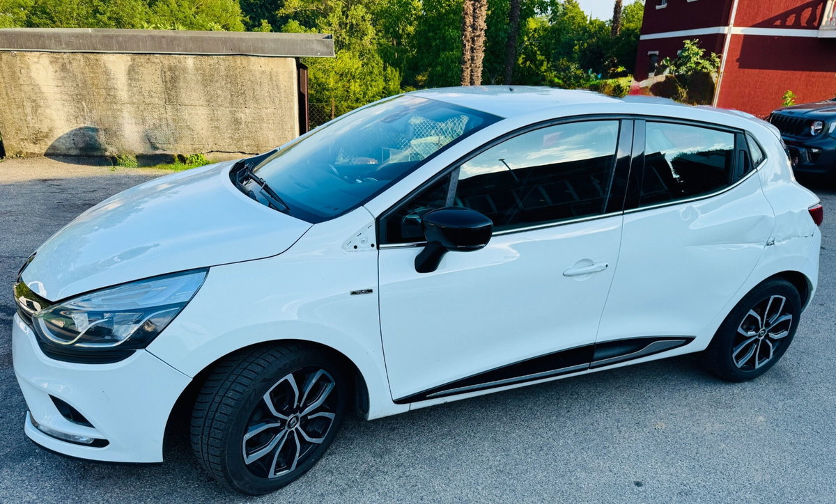 Renault Clio dCi 8V 75 CV 5 porte Moschino Intens (4)