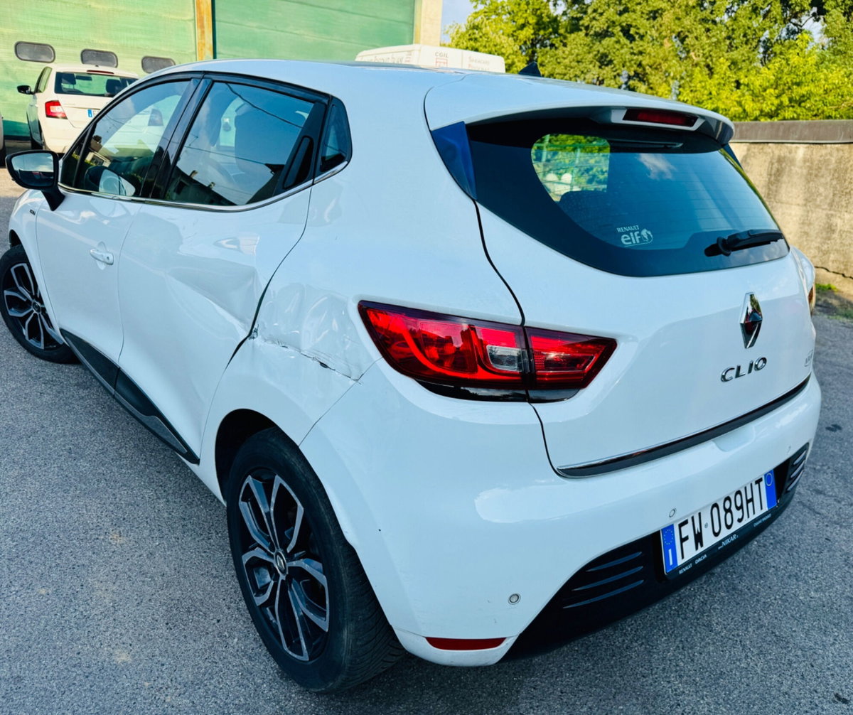 Renault Clio dCi 8V 75 CV 5 porte Moschino Intens (7)
