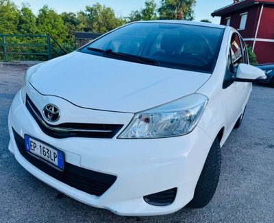 Toyota Yaris 1.0 5 porte Lounge usata