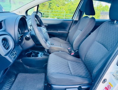 Toyota Yaris 1.0 5 porte Lounge (10)