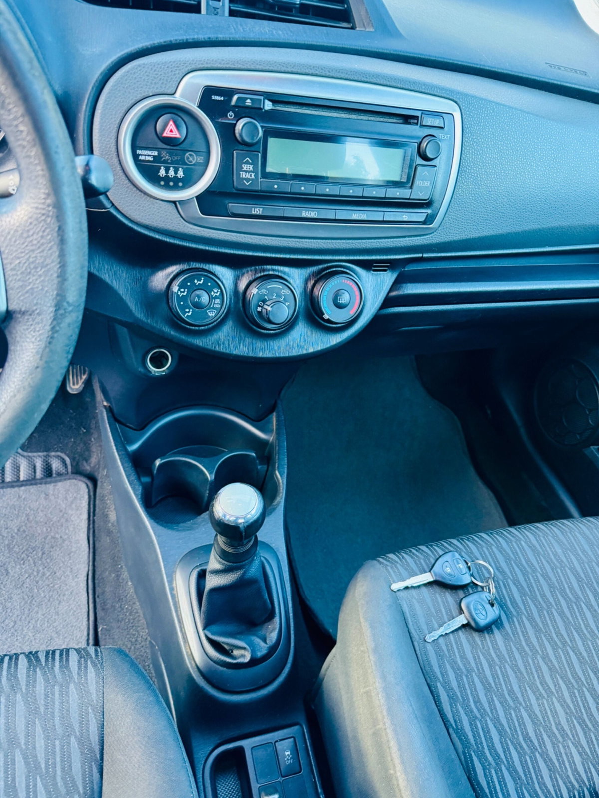 Toyota Yaris 1.0 5 porte Lounge (12)