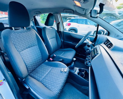 Toyota Yaris 1.0 5 porte Lounge (15)