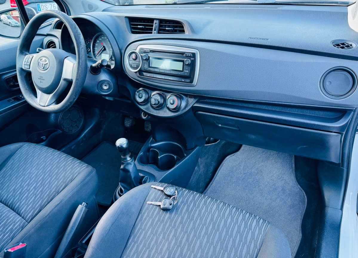 Toyota Yaris 1.0 5 porte Lounge (16)