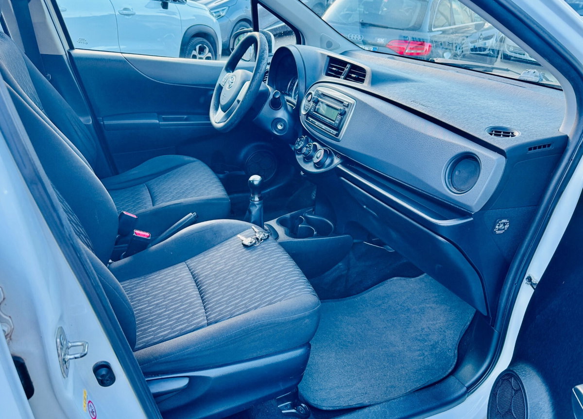 Toyota Yaris 1.0 5 porte Lounge (17)