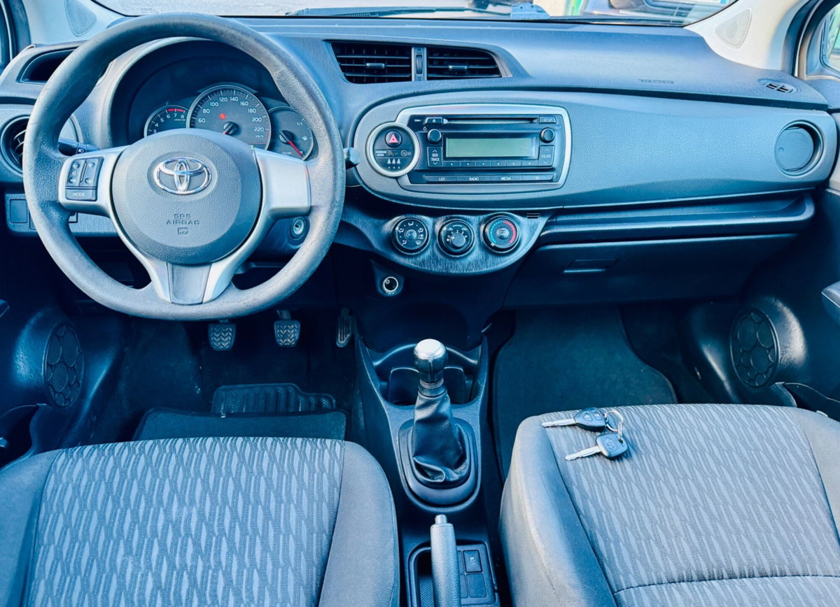 Toyota Yaris 1.0 5 porte Lounge (19)